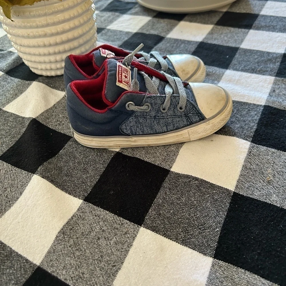 Slip on little boy, converse, size 9